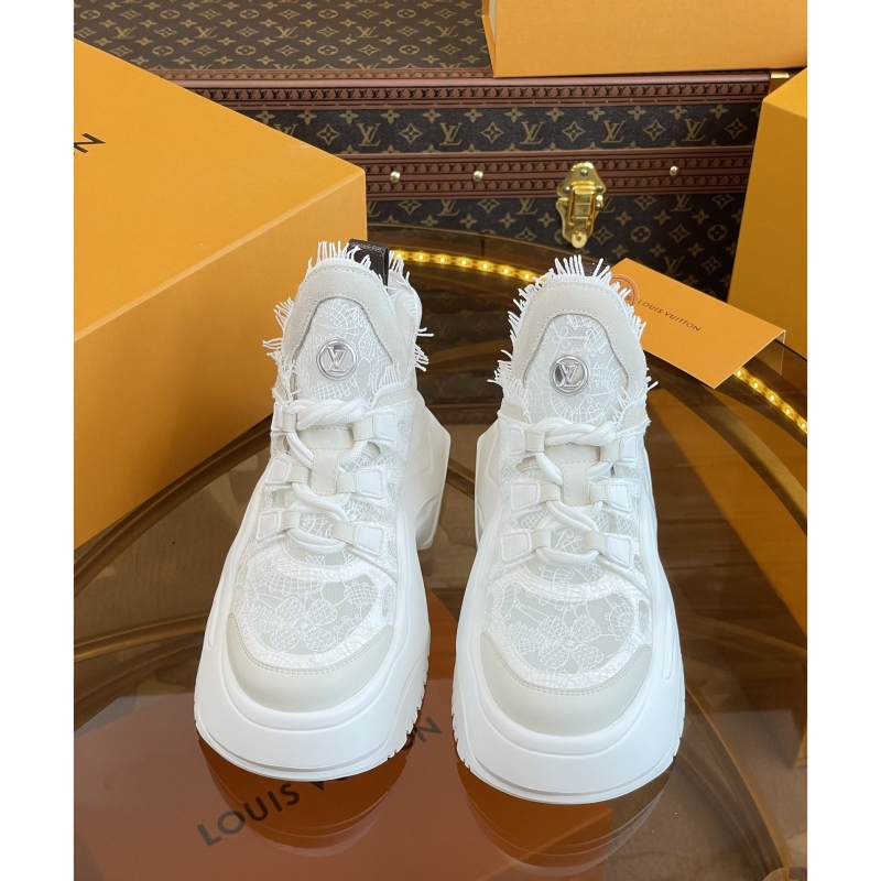 l**is V*t*n sneakers